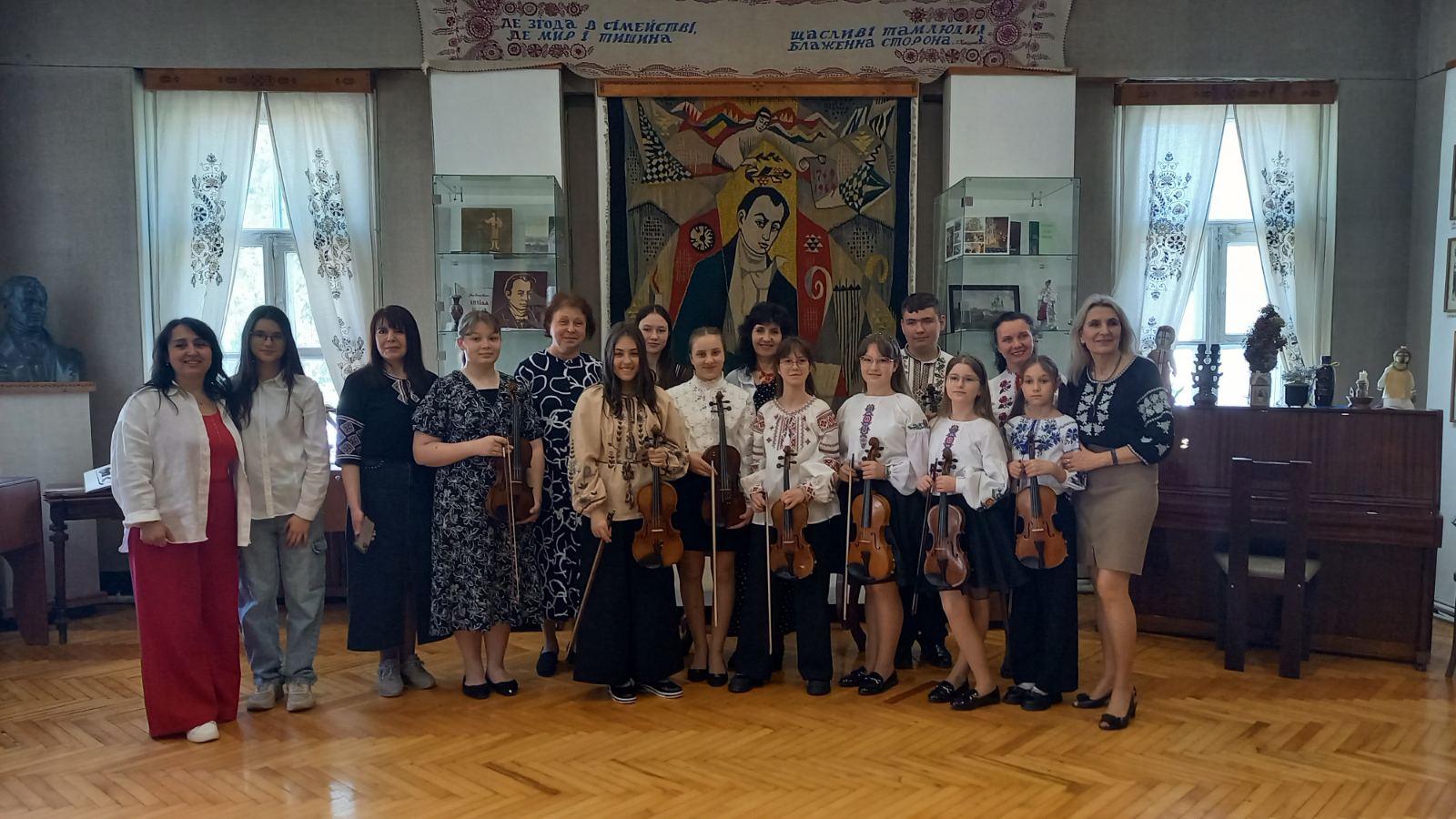 Концертна програма до Дня Європи та Дня Матері