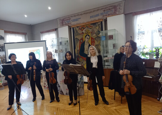 Виступ ансамблю скрипалів струнно-смичкового відділу (конц.Н.Єфремова)