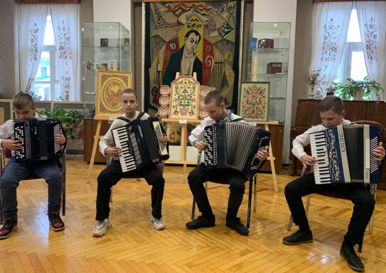 Презентація виставки "Відлуння традицій народного мистецтва" (участь народного відділу)
