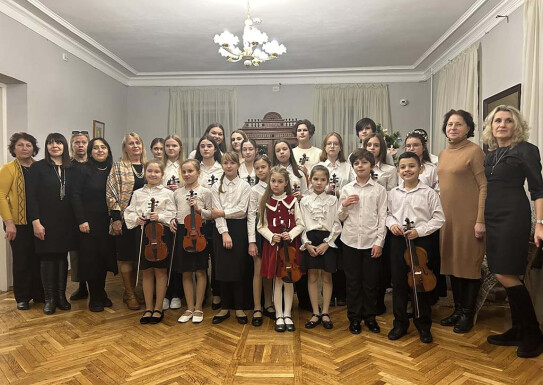 Виступ учнів в музеї В.Г.Короленка до Дня Збройних сил України і Дня Святого Миколая