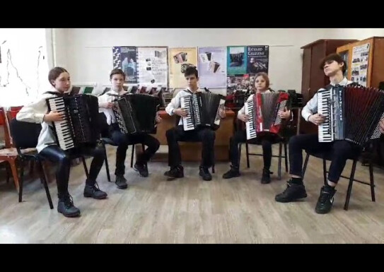 Попурі, обр. В. Братанова виконує квінтет - СМАЙЛИ