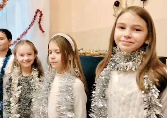 Онлайн концерт вокально - хорового відділу "Новий рік, мов добрий чарівник"