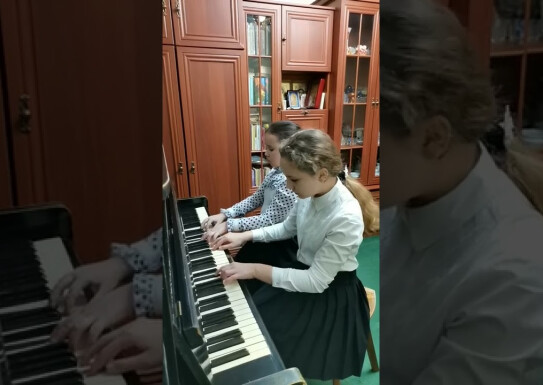 І. Беркович «Марш» - ф-ний ансамбль С.Місюра та В.Омелечко. Фортепіанний відділ