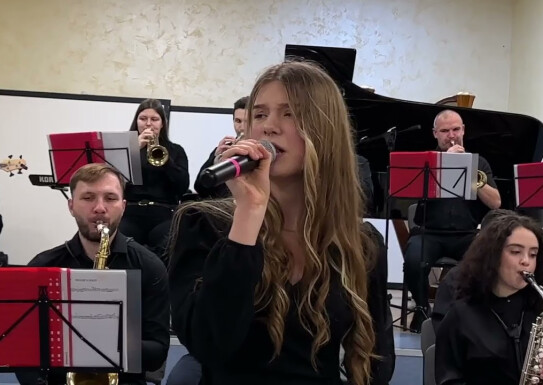 Біг-бенд «Ой я знаю що гріх маю» аранжування Дмитро Саратський, солістка Олександра Старікова