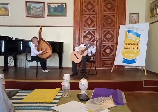 І шумить,і гуде - укр.народна пісня