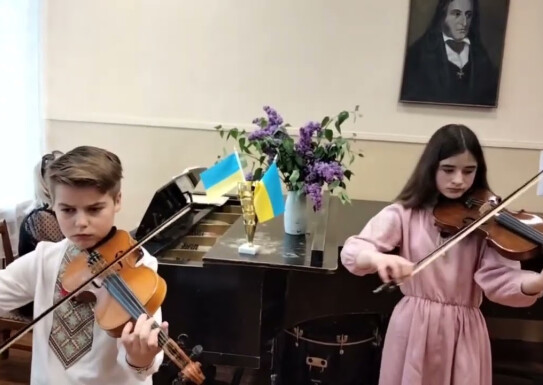 Молдавський народний танець «Хора» - Соломія Серьогіна та Макар Панчеха Оркестровий відділ (струнно-смичкові)