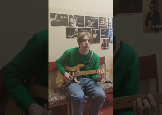 "A-ha Take on me" виконує Мазаратій Андрій (викладач Щербина А.І.)