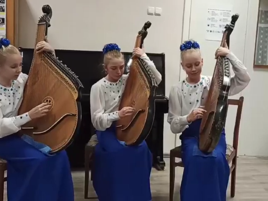 НОВОРІЧНІ ВІТАННЯ ВІД ВІДДІЛУ НАРОДНИХ СТРУННИХ ІНСТРУМЕНТІВ.