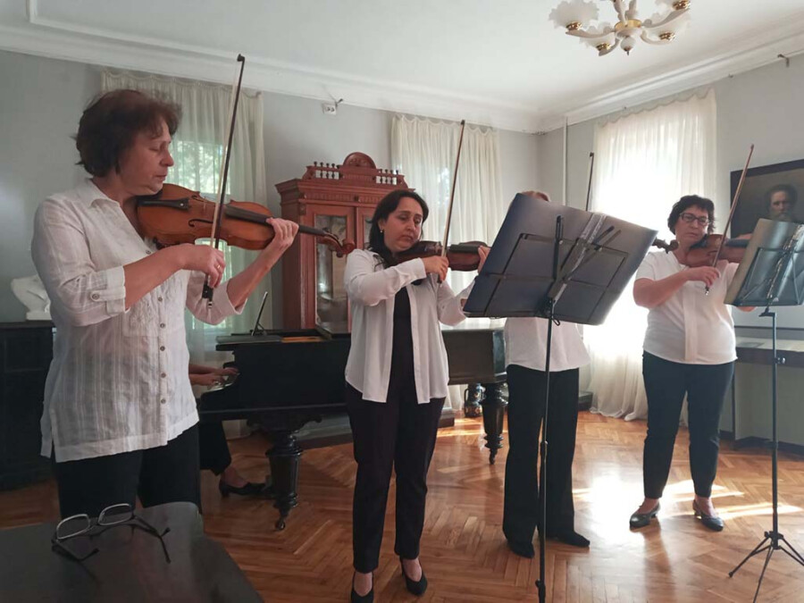 Концертна програма до Дня українського козацтва та Міжнародного дня музики